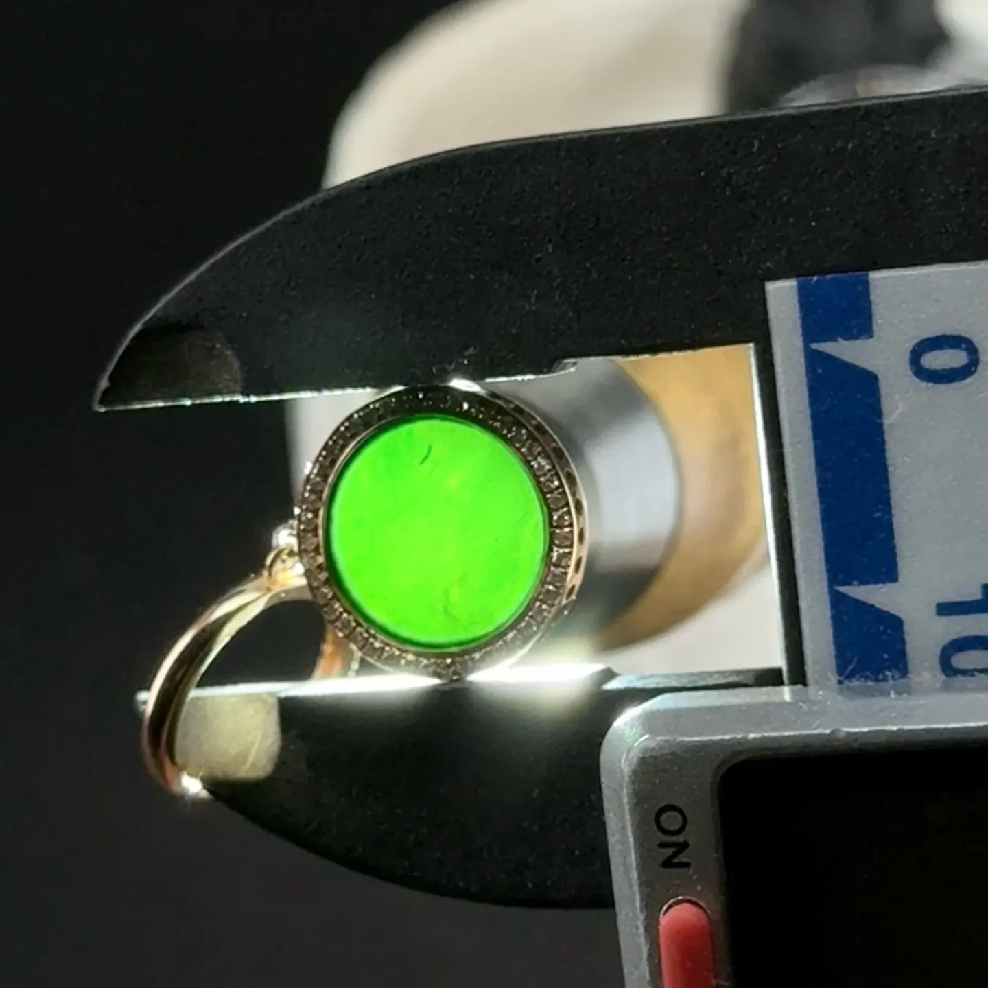 精品18k圆片耳坠 种好色正 黑度极好 打灯通透 油性十足 尺寸12.7