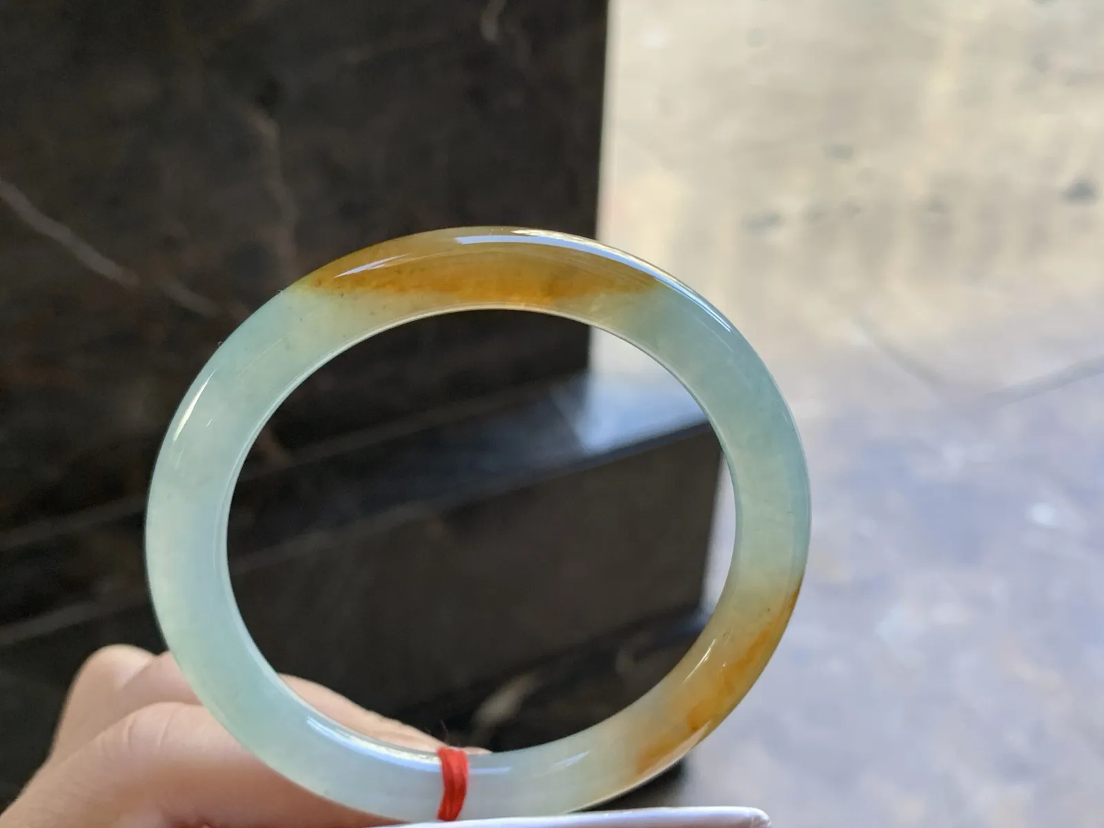 56-8.2

冰黄翡圆条手镯^_^