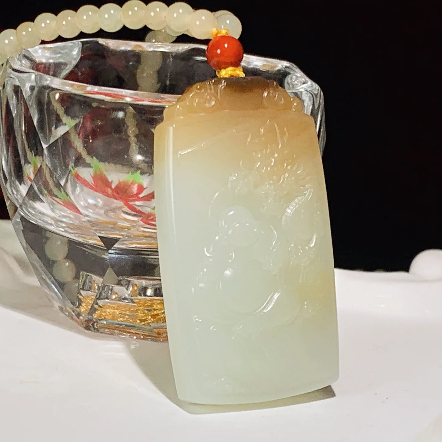 新疆且末糖佛引福来牌子挂件。尺寸55/30/11重60.8克。玉质细腻油润。手推出油。佩戴高端典雅。lt251103