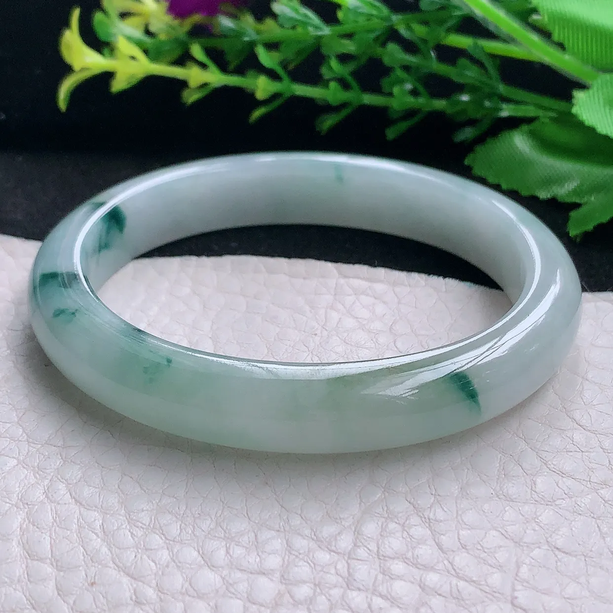 pj自然光54.5*48.6*10*7.5贵妃镯 天然缅甸翡翠a 货冰飘花蛋形宽边玉镯子 玉手环