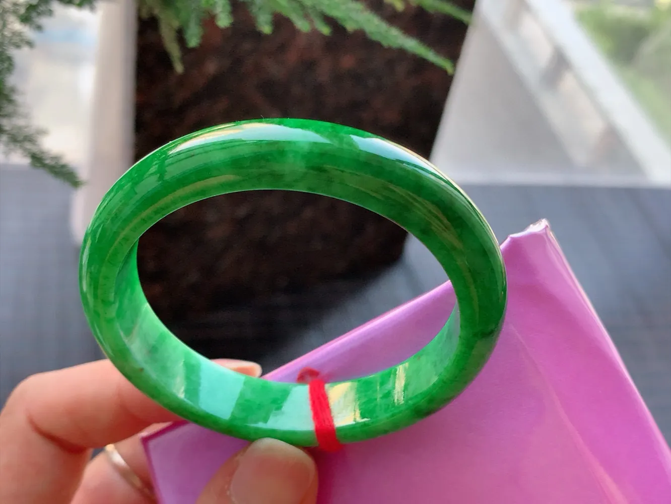 贵妃一大节辣绿 无瑕 尺寸:53.9/48.1/12.2/7.2 色辣