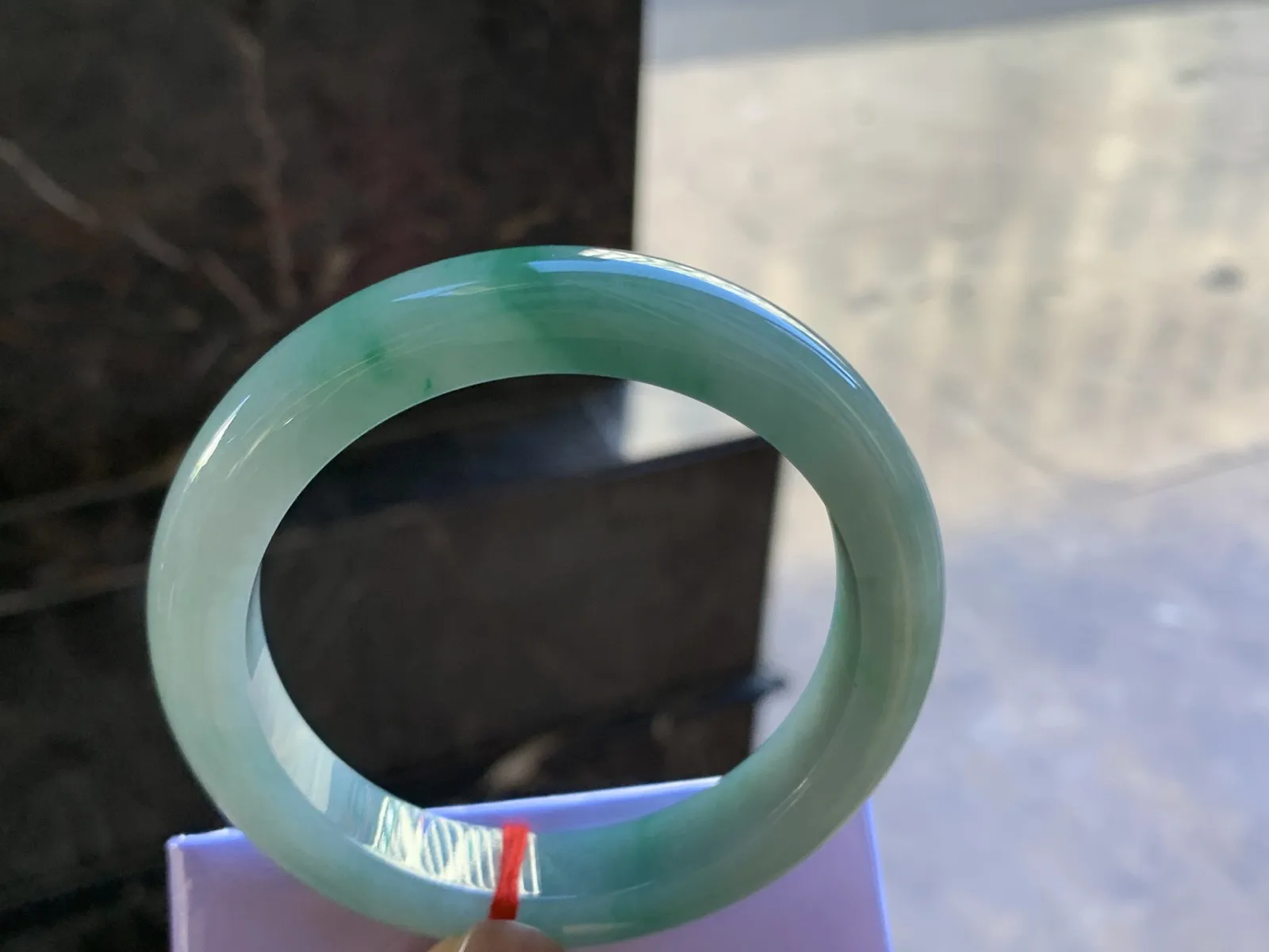 56-11.4-9.1

带色手镯^_^玉质温润