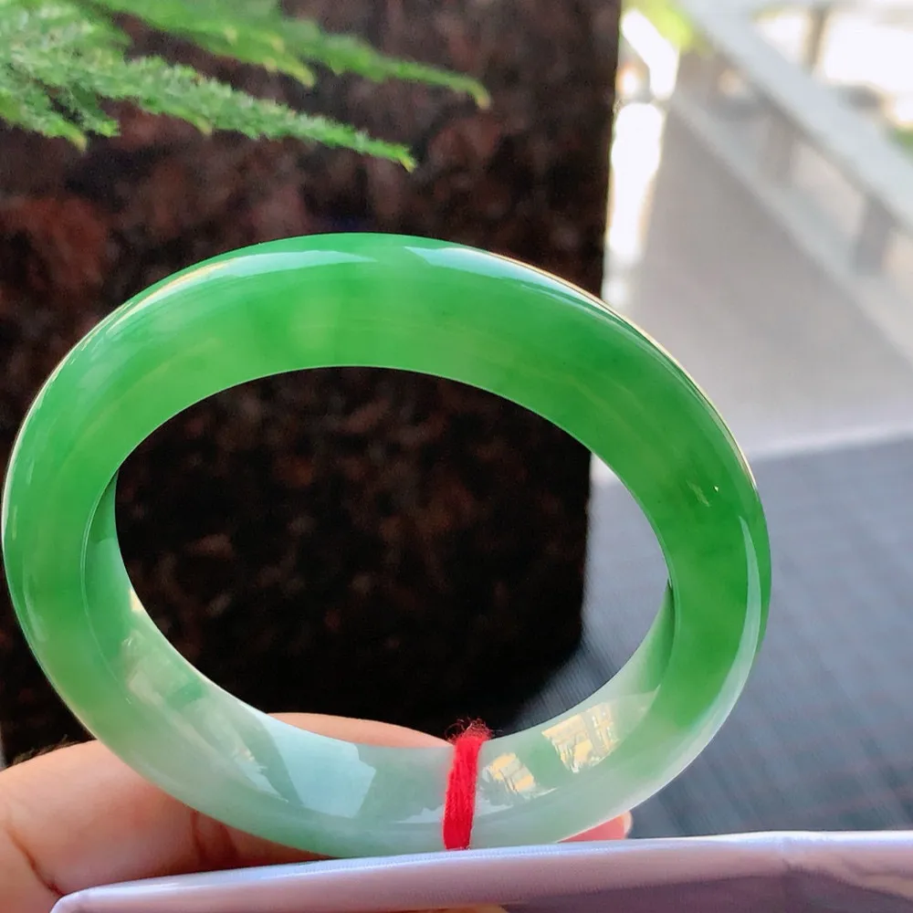 正圈一大圈阳绿 无瑕 尺寸:56.4/12.2/9.4 色好