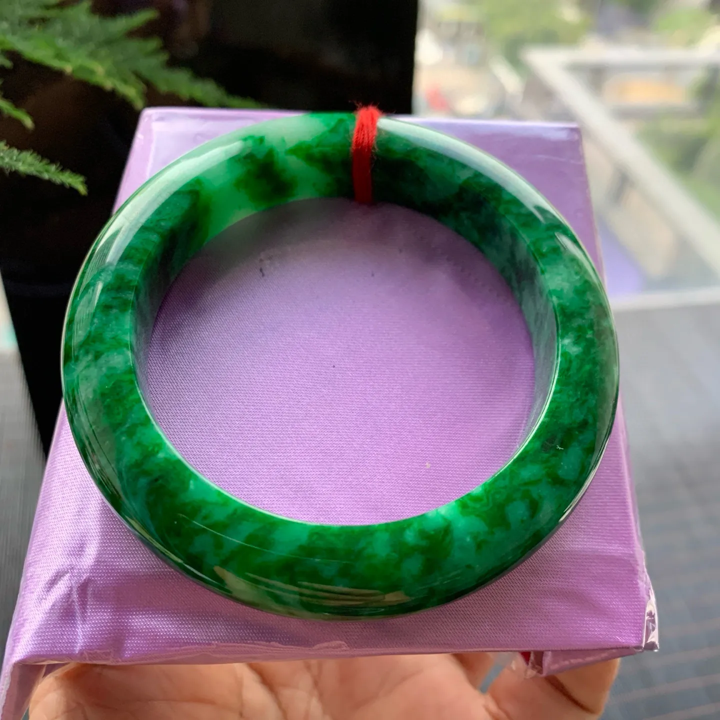 正圈满绿 无瑕 尺寸:56.3/12.6/10.4 满色