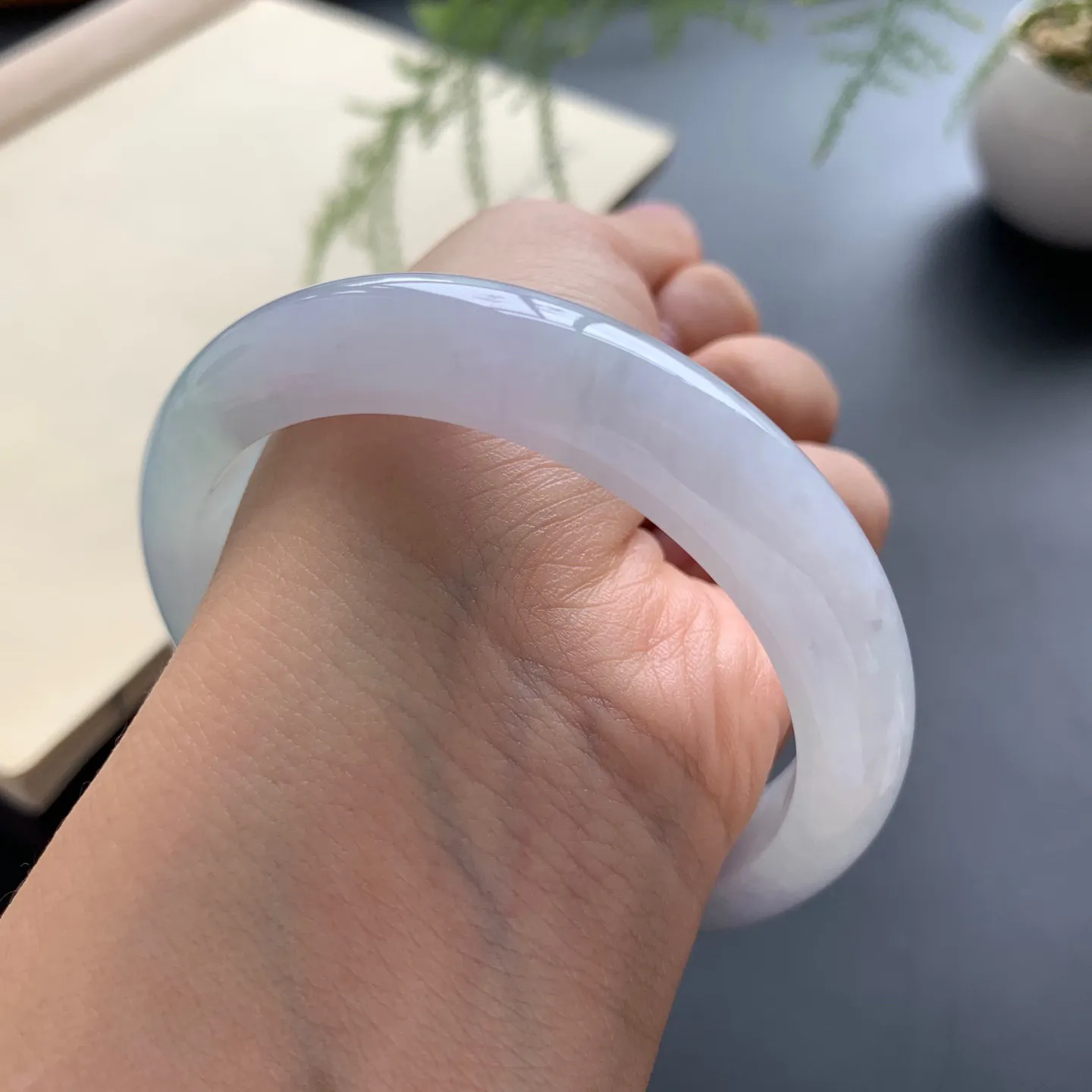 56.8圈口冰种正圈手镯 尺寸：56.8-12-8.6，无纹裂，水润起胶，细腻光滑