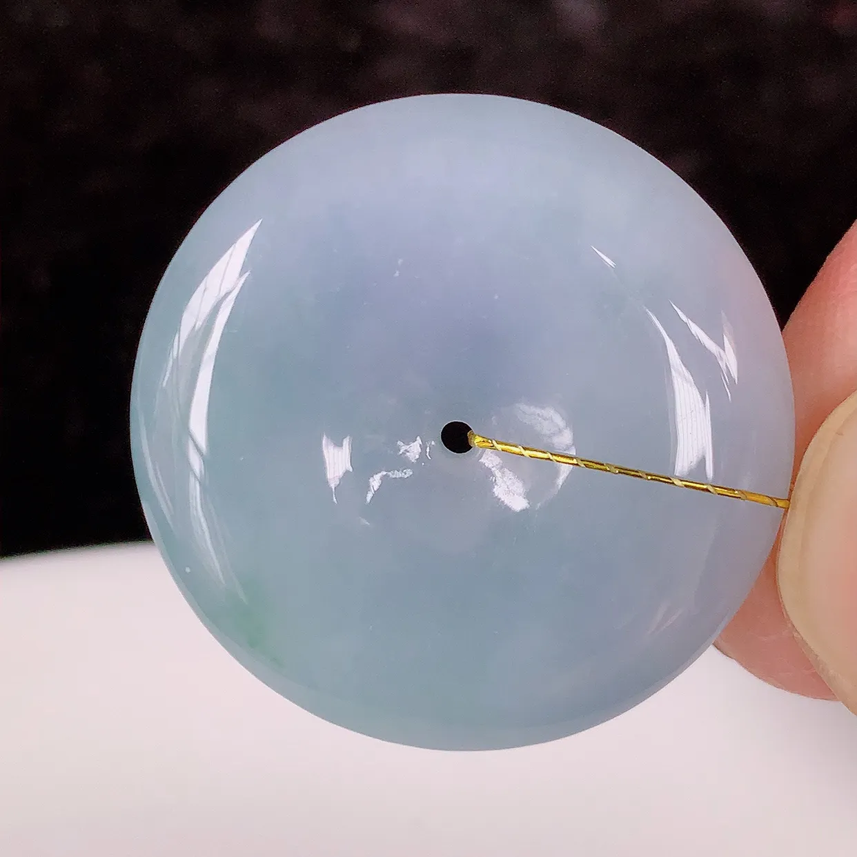 自然光实拍，冰润紫罗兰飘花翡翠平安扣吊坠，玉扣，平安是福；很美的料子，平安扣佩戴优雅迷人！#35.2