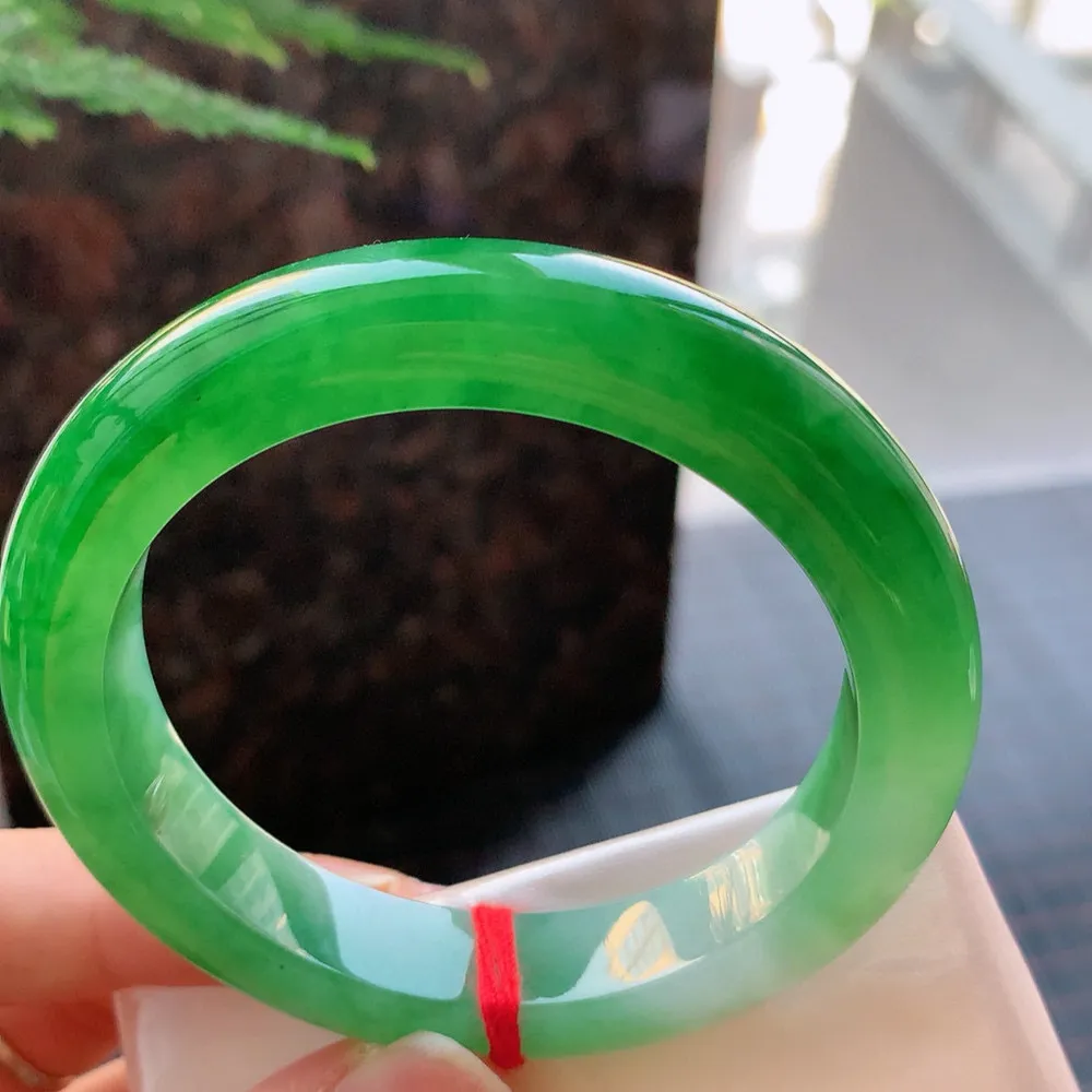 正圈冰阳绿 无瑕 尺寸:54.1/11.7/9尽头 色阳