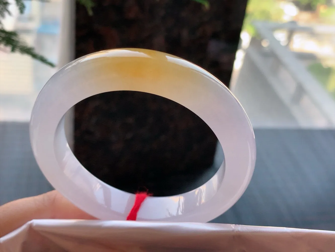 正圈高冰黄翡 无瑕 尺寸:55.5/12.1/9.5 种色俱佳️️