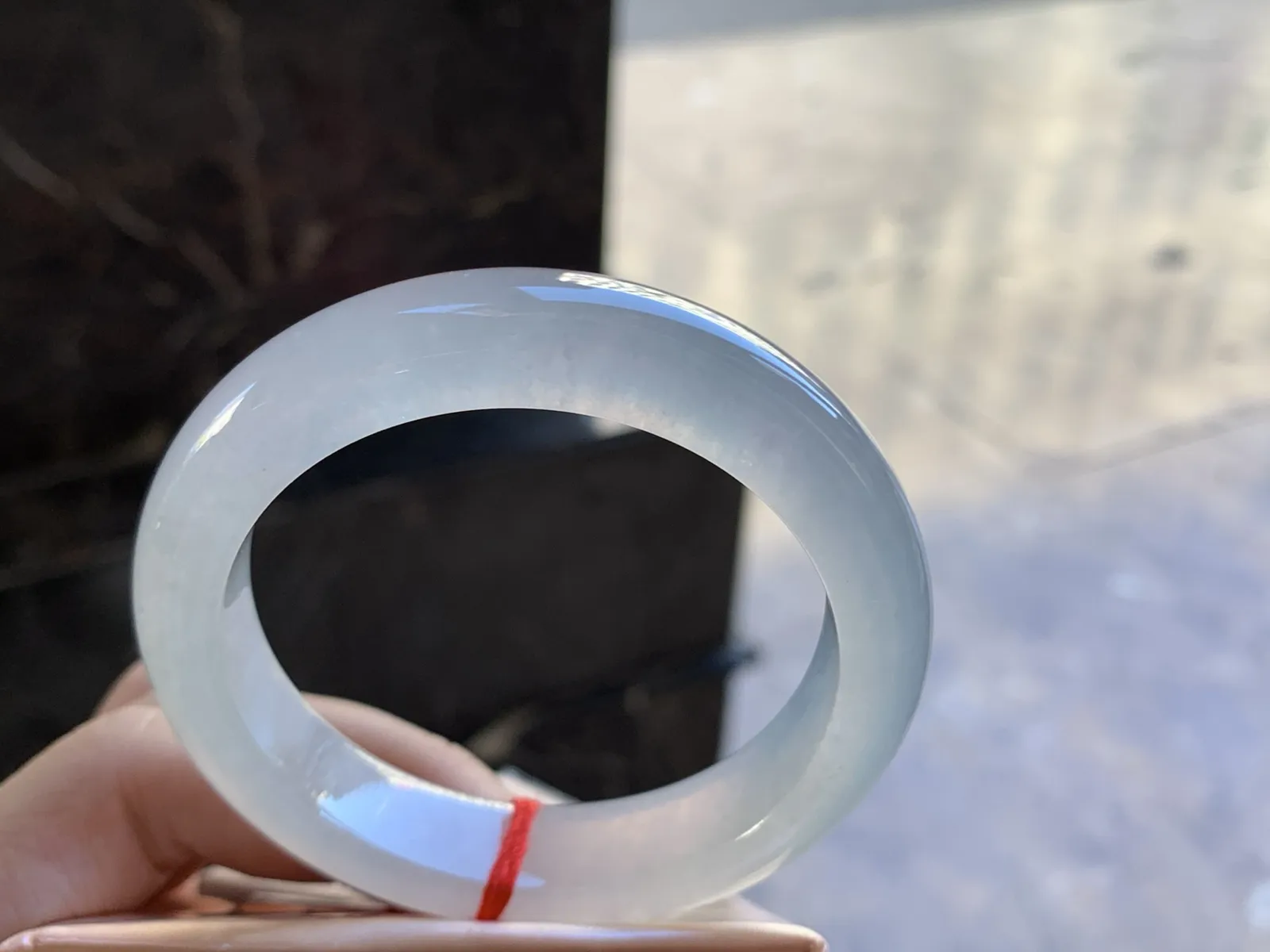 52.5-12.3-8.7

冰种手镯^_^荧光十足 透亮完