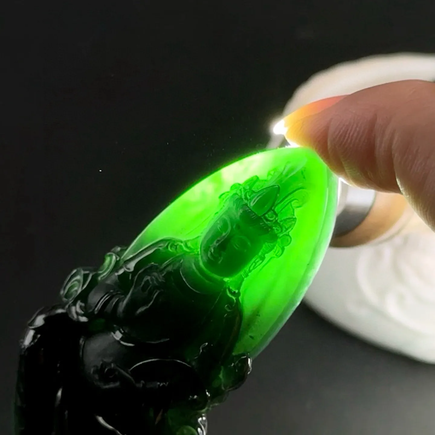 精品墨翠观音 种好色正 黑度极好 打灯通透 油性十足 尺寸60