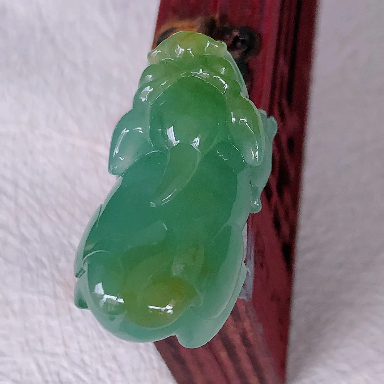 自然光实拍，冰润双彩翡翠招财貔貅吊坠，民间有“一摸貔貅运程旺盛，再摸貔貅财运滚滚，三摸貔貅平步青云 ”的美好祝愿。#46.2