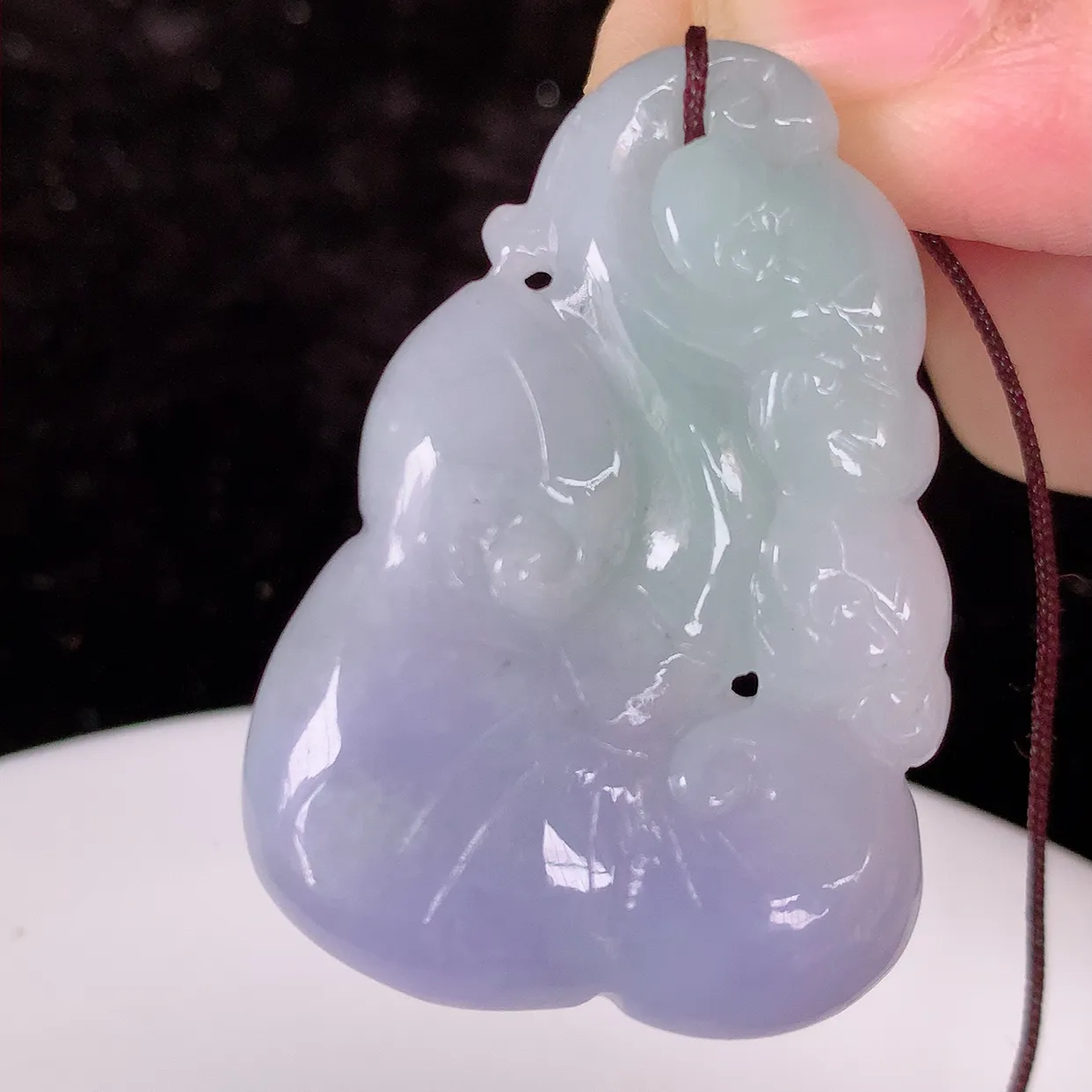 自然光实拍，冰润紫罗兰翡翠万事如意吊坠，种老水足，雕工精湛 ，寓意美好，佩戴时尚出众！#1.2
