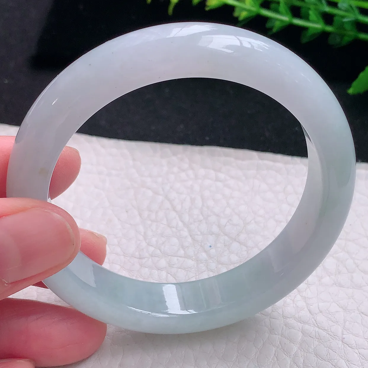 r自然光56*12.6*8.2平安镯 天然缅甸翡翠a 货冰胶清新宽边玉镯子