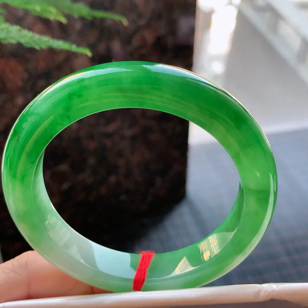 正圈冰阳绿 无瑕 尺寸:54.1/11.7/9尽头 色阳