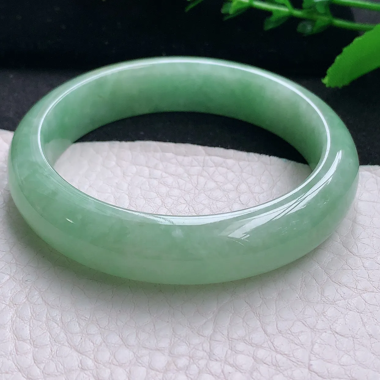 n自然光56*13.5*7.7平安镯 天然缅甸翡翠a 货黄加绿宽边玉镯子 玉手环
