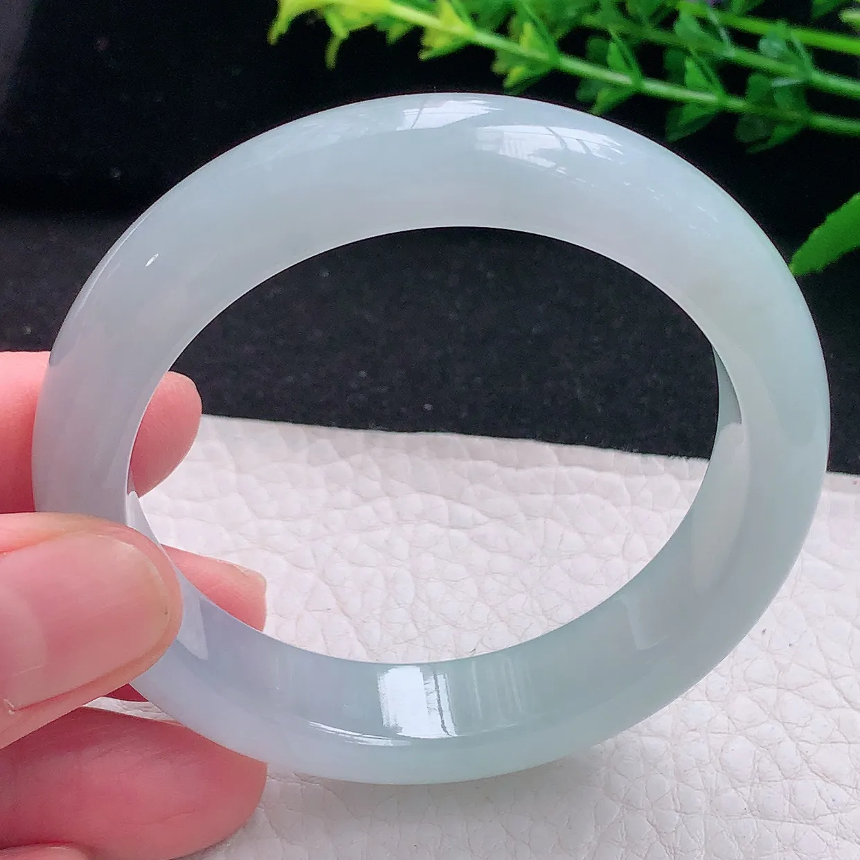 r自然光53.5*12.2*8.2平安镯 天然缅甸翡翠a 货冰荧纯美宽边玉镯子