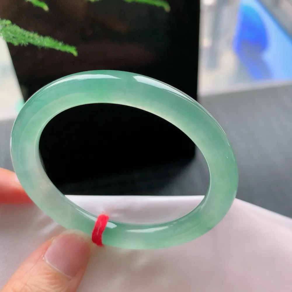 贵妃冰玻绿 无瑕 尺寸:51.3/47.1/8.4 种色俱佳