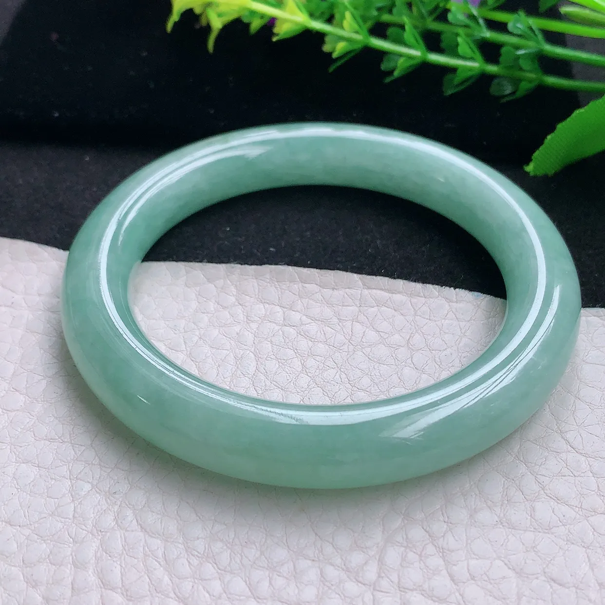 n自然光57*10.5美人镯 天然缅甸翡翠a 货蓝韵圆条玉镯子 玉手环