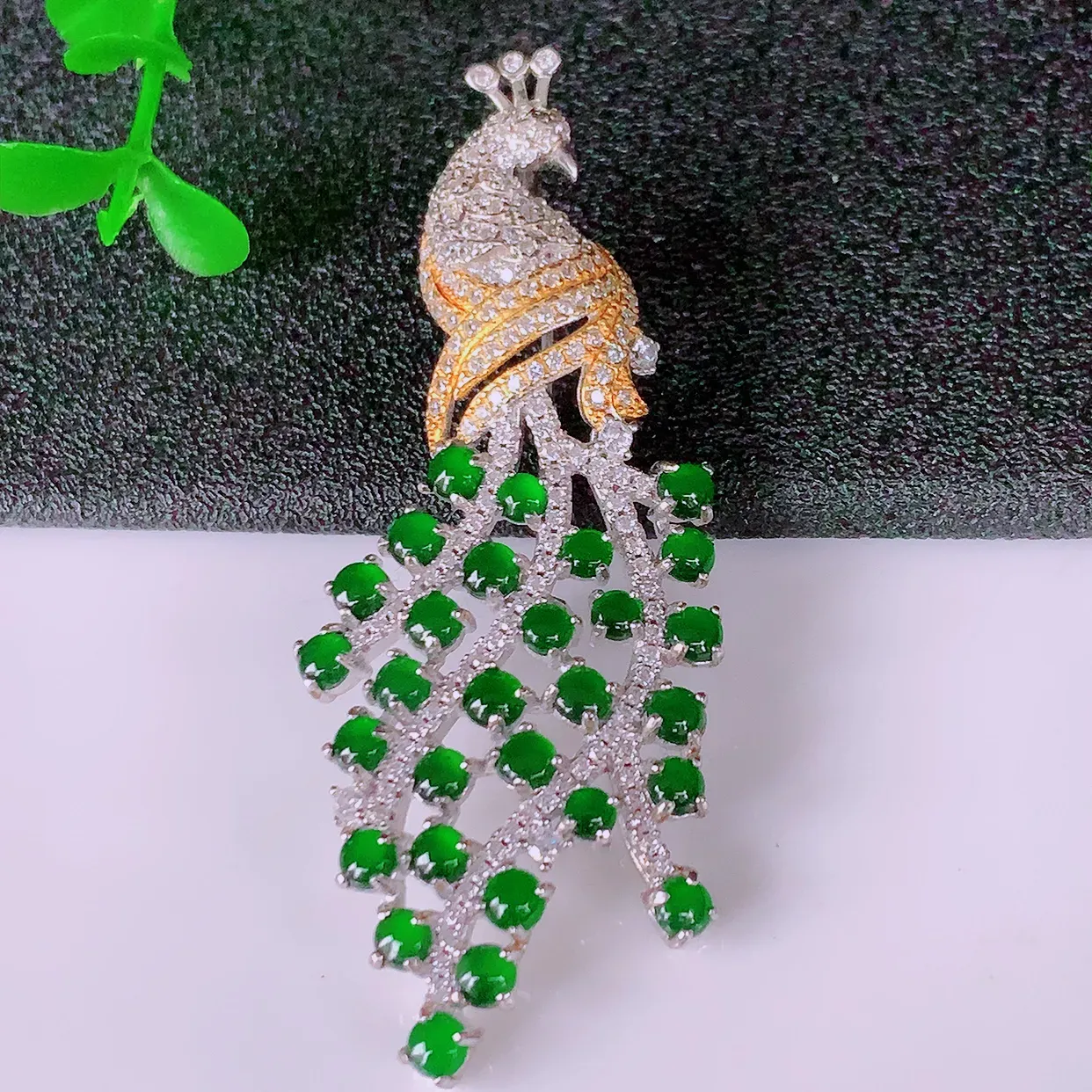 冰透满绿翡翠925银镶嵌凤凰胸针，自然光实拍，翠色灵动，颜色漂亮，种老水足，品相佳，佩戴佳品！#98