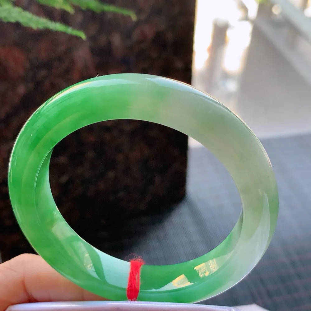 正圈一大圈阳绿 无瑕 尺寸:56.4/12.2/9.4 色好