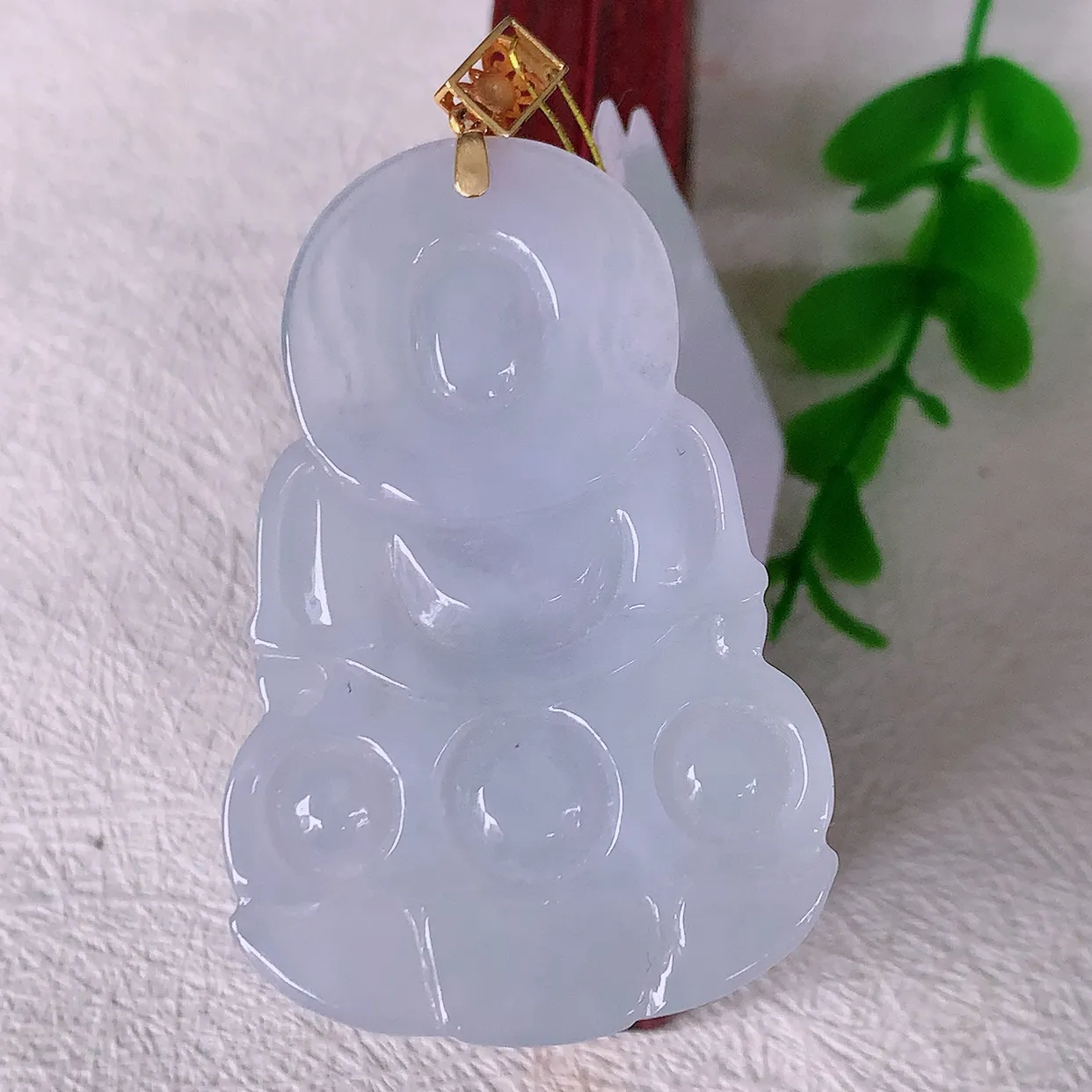 18K金镶嵌冰润紫罗兰翡翠观音菩萨吊坠，赐福翡翠观音，观音面相端庄，品相佳，佩戴气质！#35.2整体58.8裸石50.5*33.5*5.8