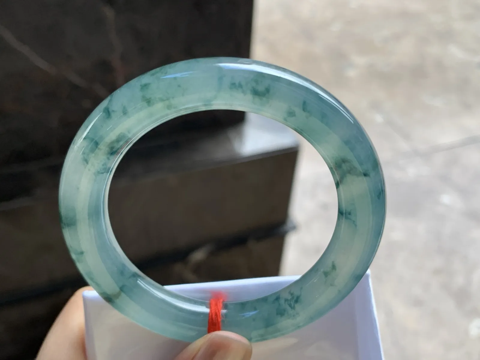 53.5-11

冰蓝花圆条手镯^_^冰透 荧光十足