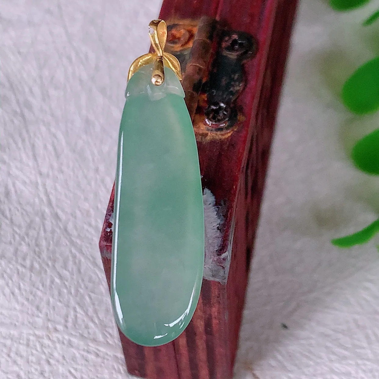 18K金镶嵌冰种福瓜翡翠吊坠，呱呱来财，饱满，福气满满的美好寓意！#12.2