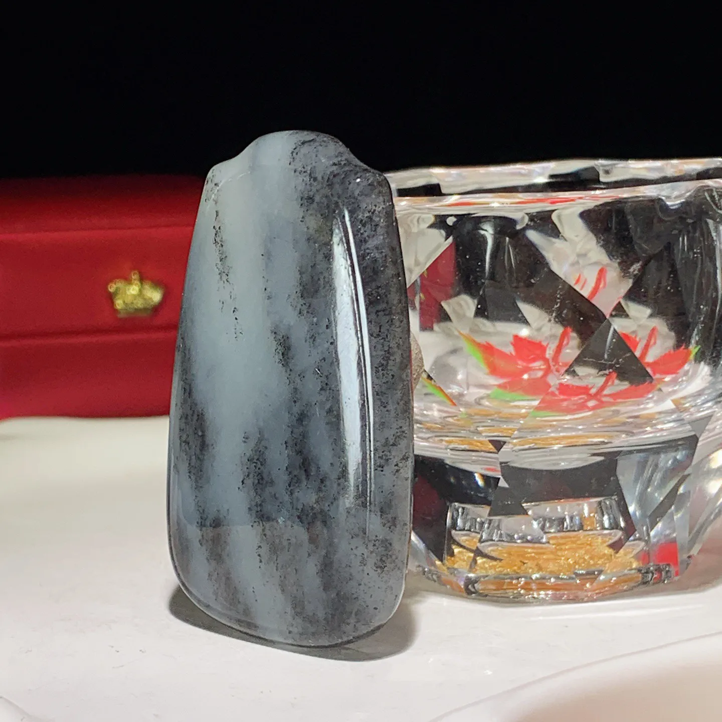 新疆籽料青花山水怡情平安无事牌子挂件。尺寸56/33/10重38克。玉质细腻油润。手推出油。佩戴高端