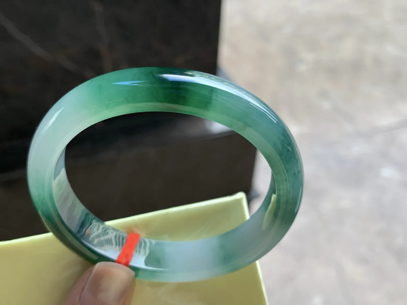 54-12.6-7.8

绿花贵妃手镯手镯^_^颜色浓郁 正圈52可以带