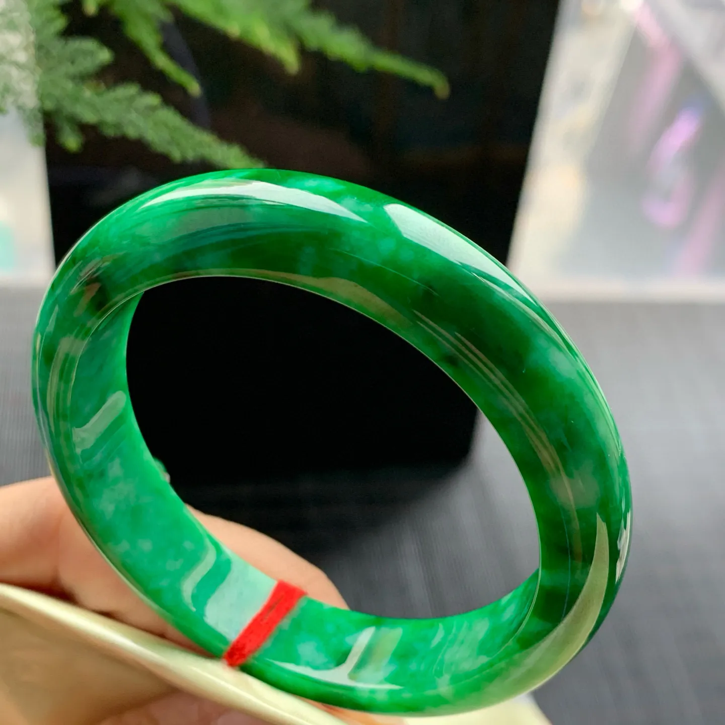 正圈满绿 无瑕 尺寸:57.1/12.3/7.7 满色