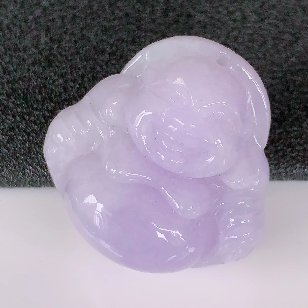 自然光实拍，冰润紫罗兰翡翠佛公吊坠，玉笑佛，饱满，开脸喜庆，配戴优雅迷人！#75.2