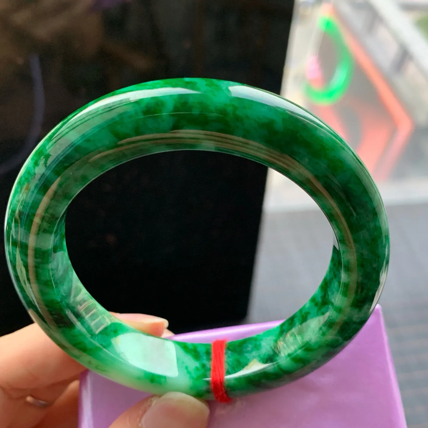 正圈满绿 无瑕 尺寸:56.3/12.6/10.4 满色