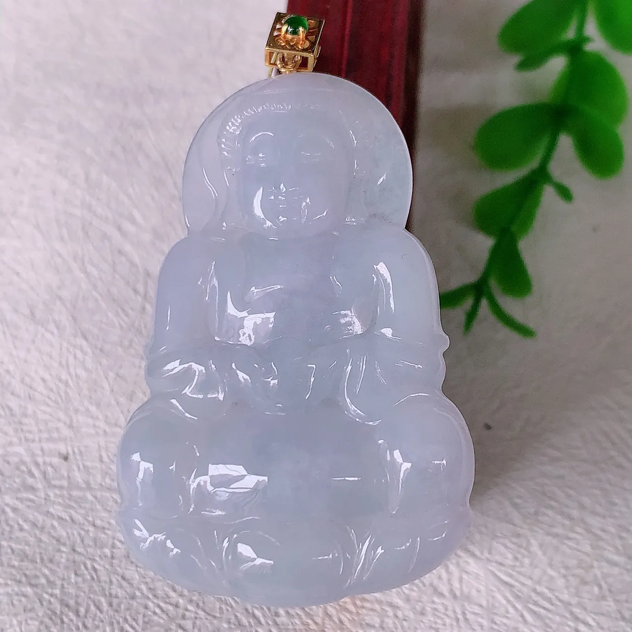 18K金镶嵌冰润紫罗兰翡翠观音菩萨吊坠，赐福翡翠观音，观音面相端庄，品相佳，佩戴气质！#35.2整体58.8裸石50.5*33.5*5.8