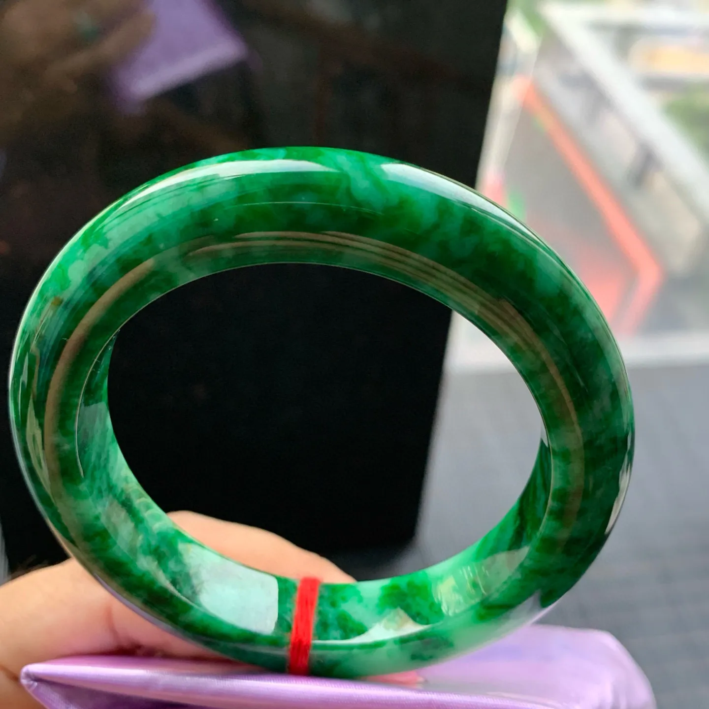 正圈满绿 无瑕 尺寸:56.3/12.6/10.4 满色