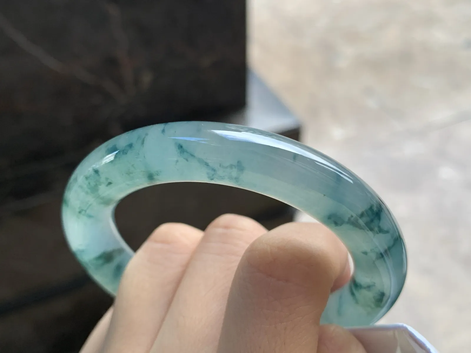 53.5-11

冰蓝花圆条手镯^_^冰透 荧光十足