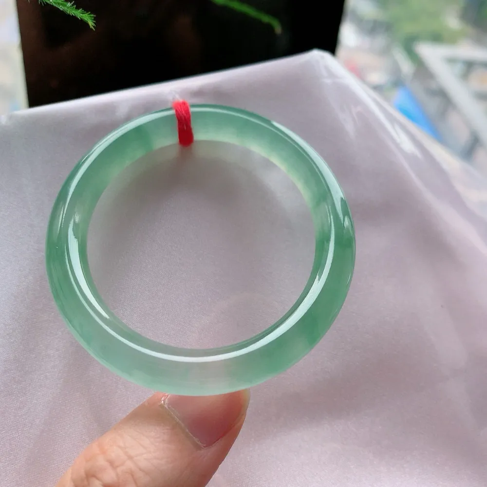 贵妃冰玻绿 无瑕 尺寸:51.3/47.1/8.4 种色俱佳