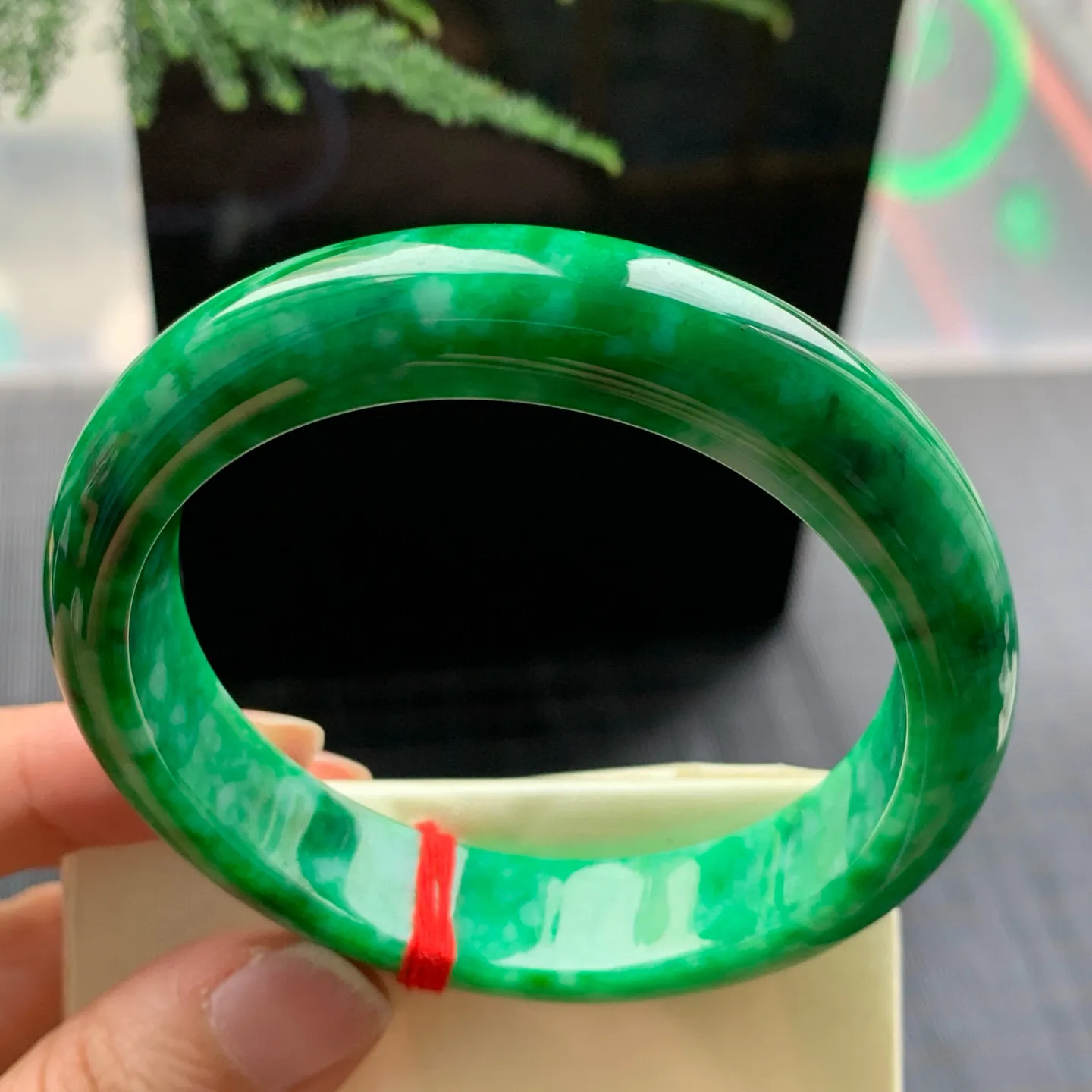 正圈满绿 无瑕 尺寸:57.1/12.3/7.7 满色