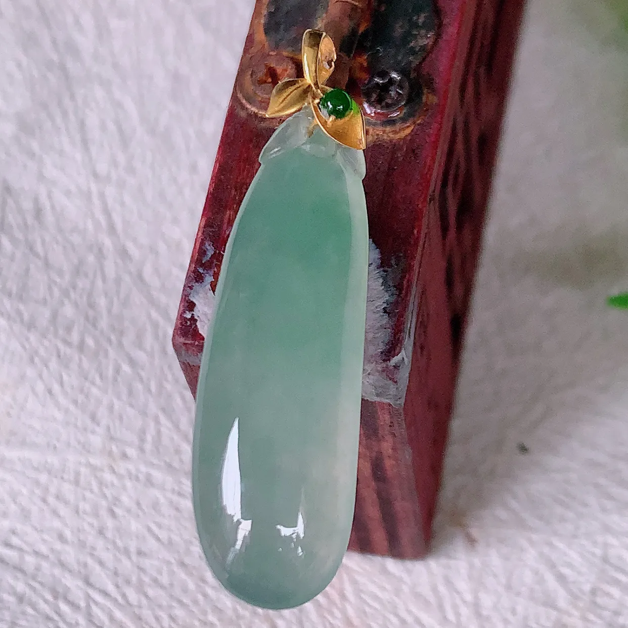 18K金镶嵌冰种福瓜翡翠吊坠，呱呱来财，饱满，福气满满的美好寓意！#12.2