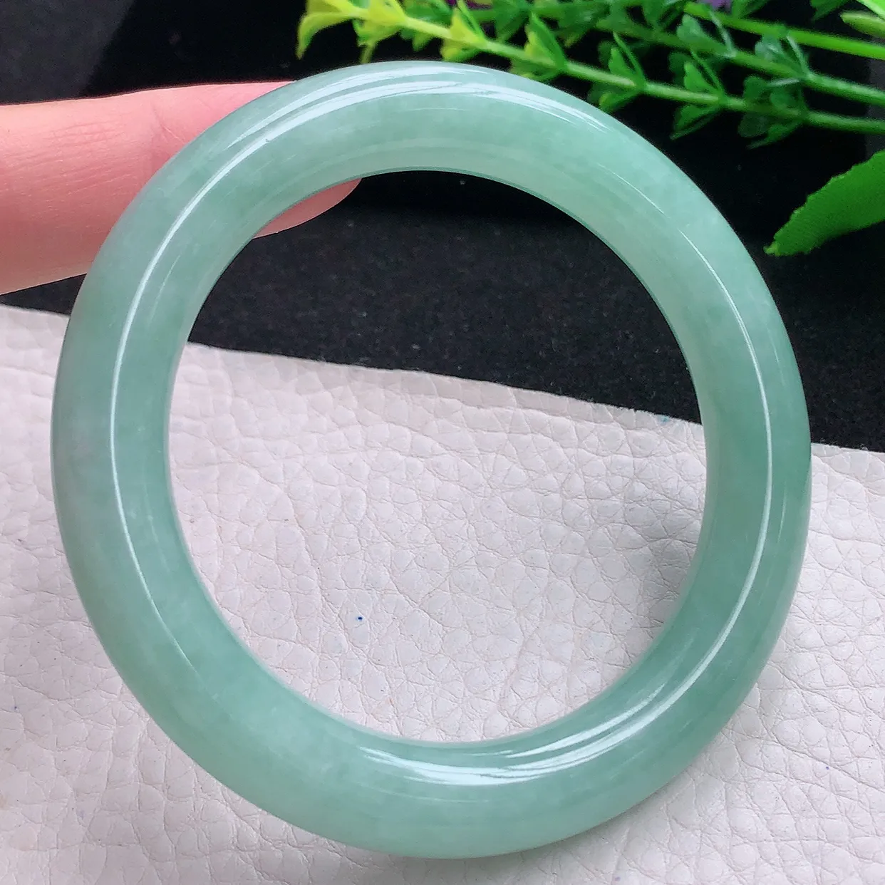 n自然光57*10.5美人镯 天然缅甸翡翠a 货蓝韵圆条玉镯子 玉手环