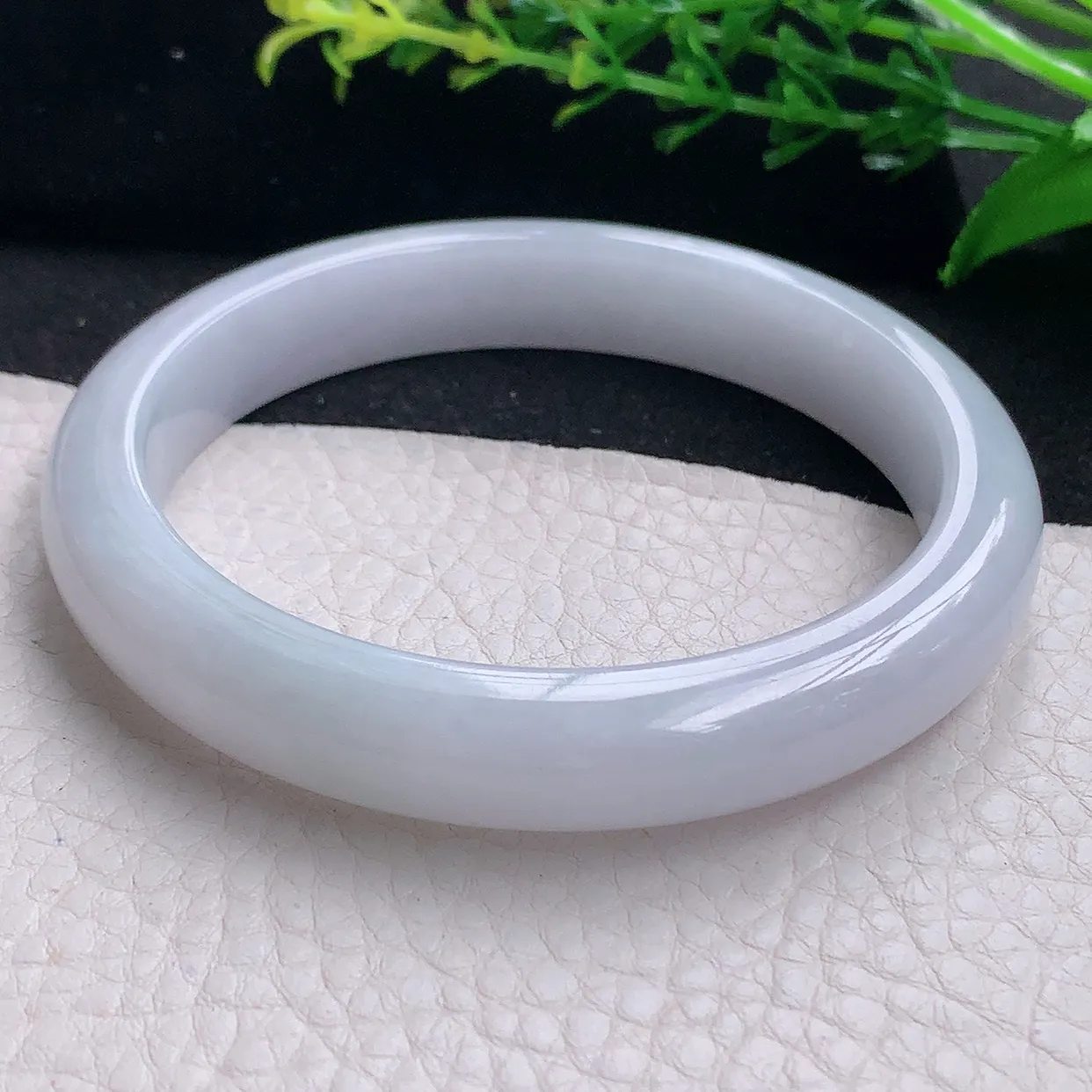 z大圈口62*11.5*8.2平安镯 天然缅甸翡翠a 货白月光大气宽边玉镯子 玉手环