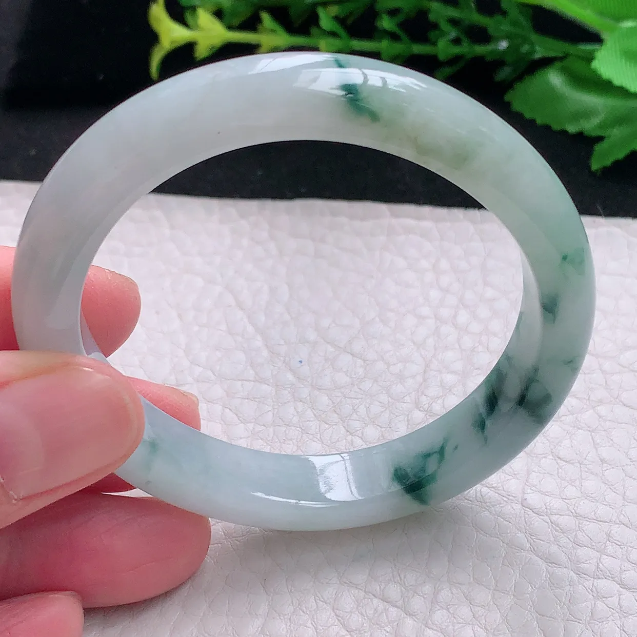 pj自然光54.5*48.6*10*7.5贵妃镯 天然缅甸翡翠a 货冰飘花蛋形宽边玉镯子 玉手环