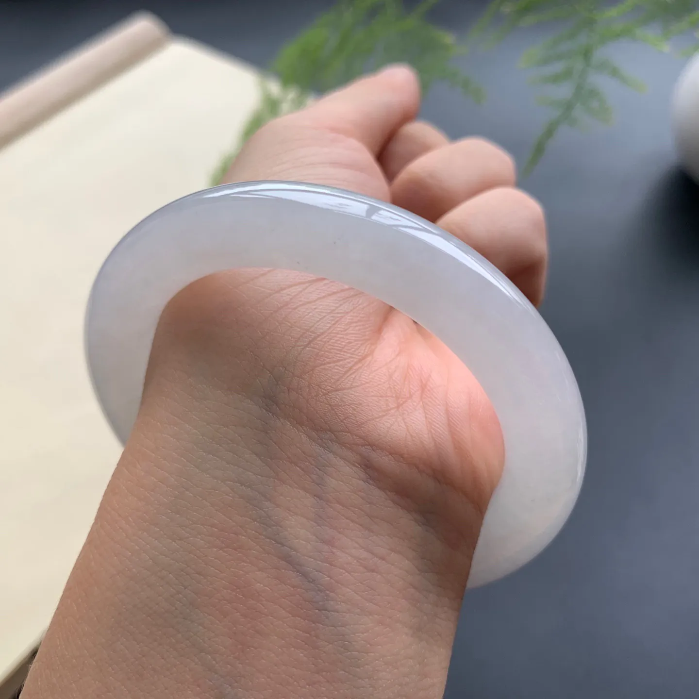 圈口冰圆条手镯 尺寸：52.8-10.5-10，水润起胶，条形饱满