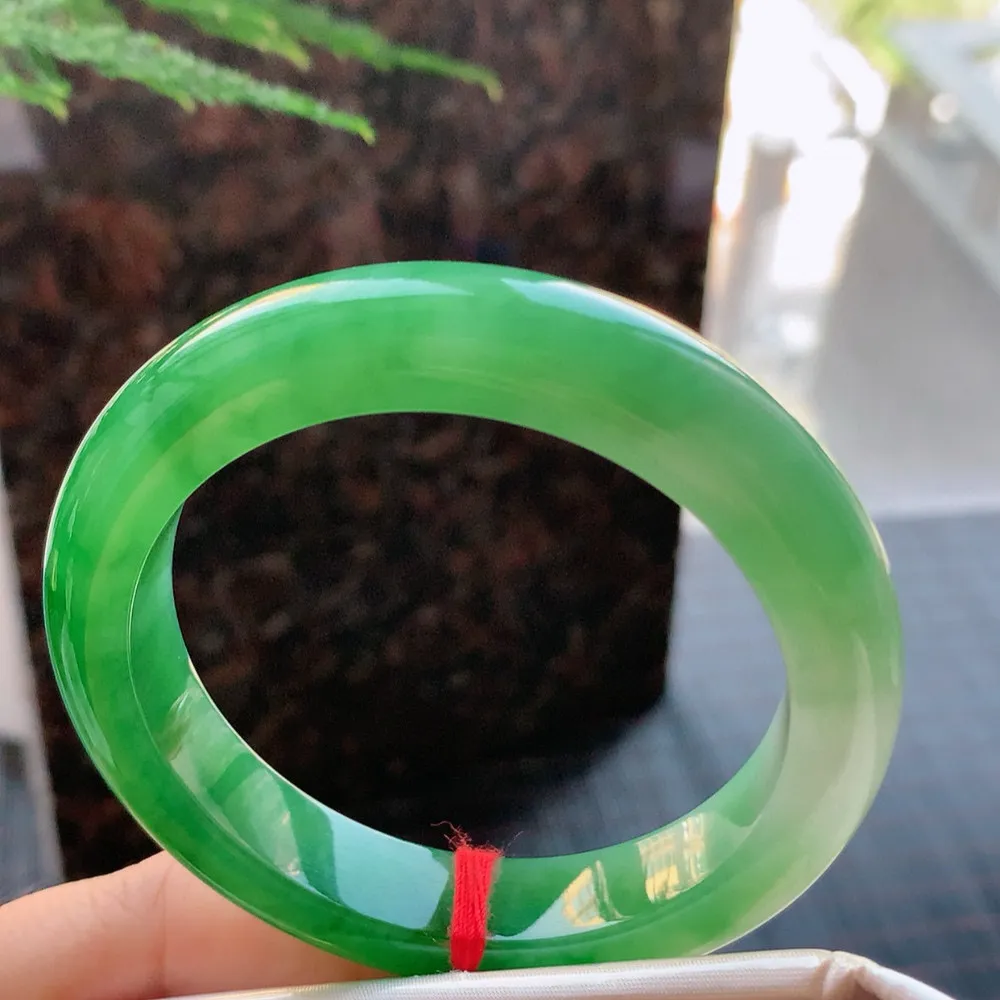 正圈冰阳绿 无瑕 尺寸:54.1/11.7/9尽头 色阳