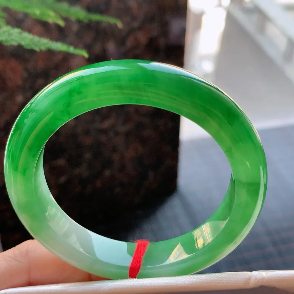 正圈冰阳绿 无瑕 尺寸:54.1/11.7/9尽头 色阳