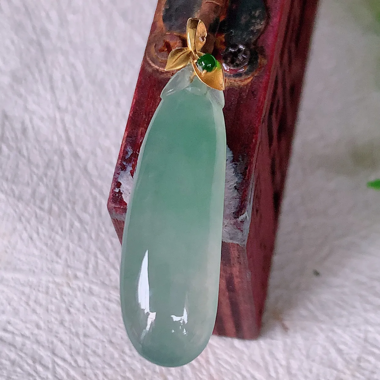 18K金镶嵌冰种福瓜翡翠吊坠，呱呱来财，饱满，福气满满的美好寓意！#12.2