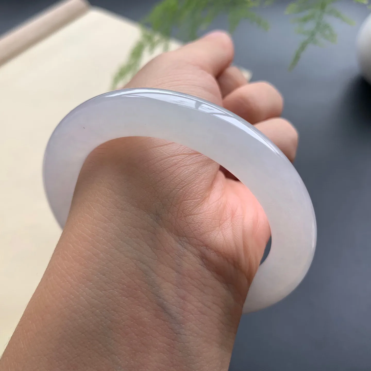 圈口冰圆条手镯 尺寸：52.8-10.5-10，水润起胶，条形饱满