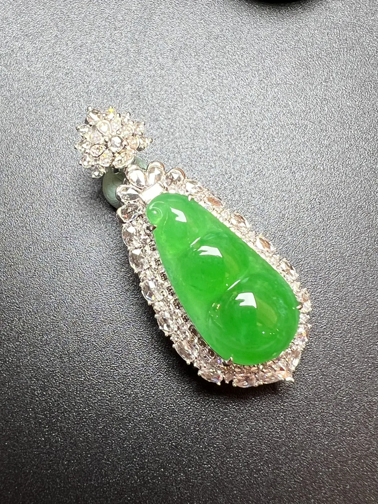 满绿四季豆质量杠杠滴，裸石尺寸39*16.7*12.5 裸石尺寸21.7*10.9*4.8