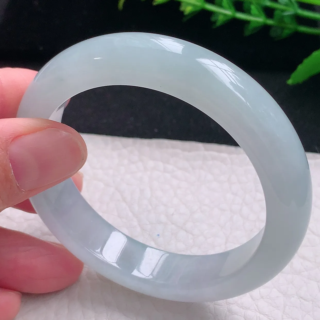 r自然光53.5*12.2*8.2平安镯 天然缅甸翡翠a 货冰荧纯美宽边玉镯子