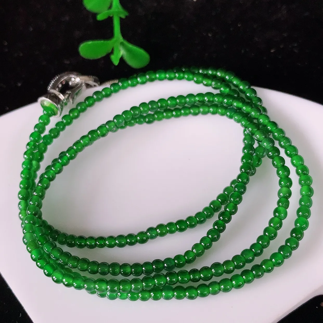 自然光实拍，冰种满绿圆珠项链  翡翠项链 （装饰扣）玉质细腻  冰清玉润  颜色漂亮  #81.2取