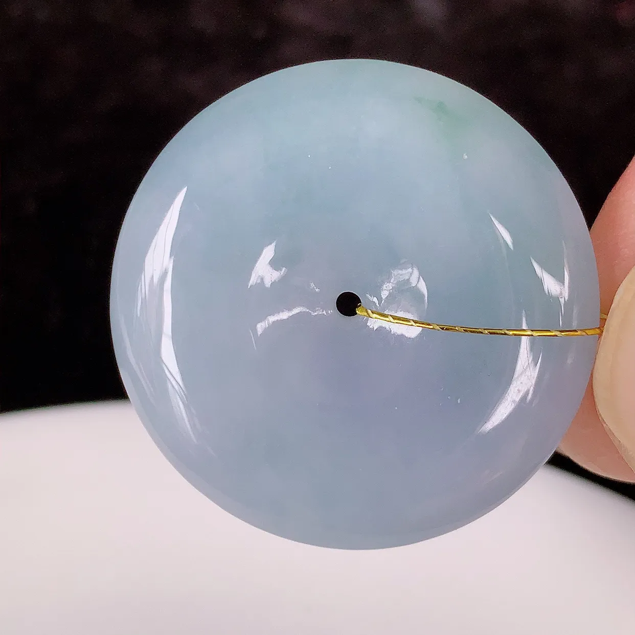 自然光实拍，冰润紫罗兰飘花翡翠平安扣吊坠，玉扣，平安是福；很美的料子，平安扣佩戴优雅迷人！#35.2